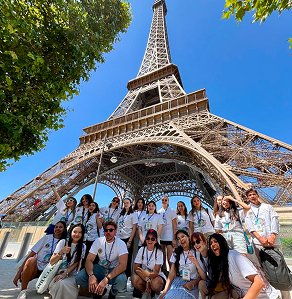 La Tour Efifffel et La groupe